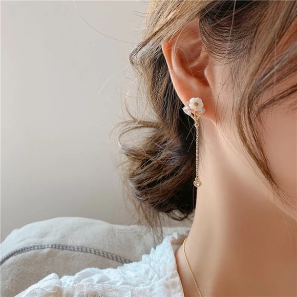 Floral 18k gold drop earrings - Picture 2 of 3